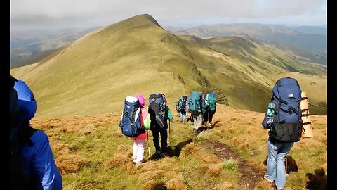 What’s the Difference Between a Woman’s and a Man’s Backpack? (Explained)