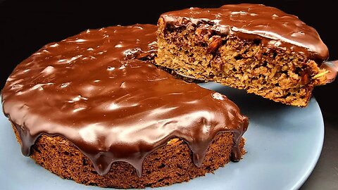 Take 2 bananas, oats and chocolate and make this amazing cake! Without added sugar, without flour!