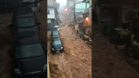 Fortes chuvas em Petrópolis - #SOSPetrópolis!