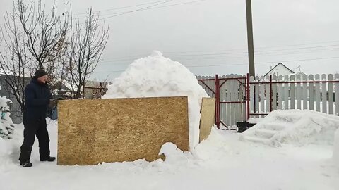 DIY Snow House. House in snow. Snow house for children