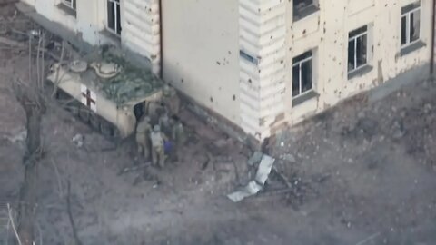 Lone Ukrainian M113 Rescuing Wounded Soldiers From Soledar While Artillery Is Targeting It