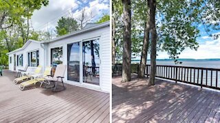 Ce chalet au bord de l’eau à 40 minutes de Montréal est à vendre pour 165 000$