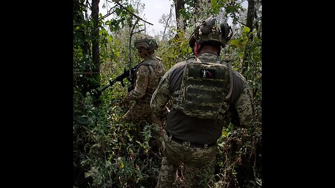 Ukrainian border guards attack Russian position in a forest nearby (Viral Video!!!!)