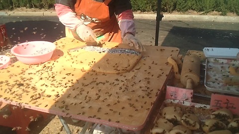 Bees Swarm Calm Street Vendor In China