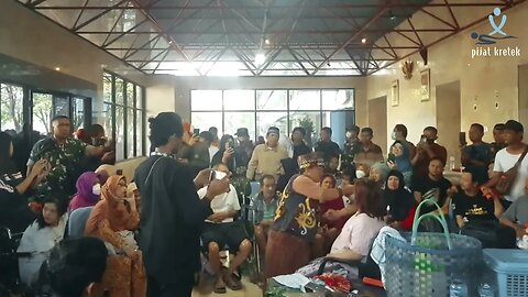 Pengobatan Ibu Ida Dayak | tangan ibu ini bengkok diluruskan