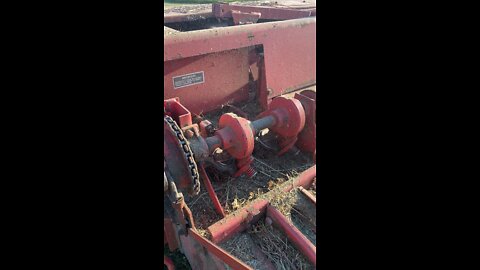 Massey Ferguson 124 baler knotter at work.