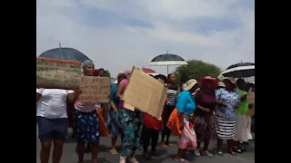 Truck torched, Marikana road closes as residents demand water, electricity (5g5)