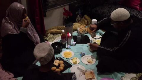 SOUTH AFRICA Cape Town - The Sallie family from Hillview observe the holy month of Ramadaan (Video) (7MY)