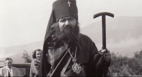 A rare video recording of Saint Hierarch Ioan Maximovich serving