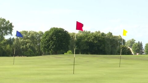 Former basketball pro hosts golf outing for Salvation Army