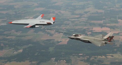 An unmanned Boeing MQ-25 T1 Stingray refuels a manned F-35