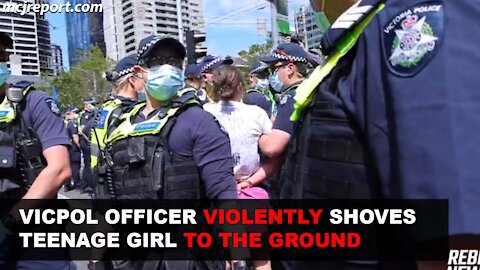 Victoria Police officer assaults teenage girl