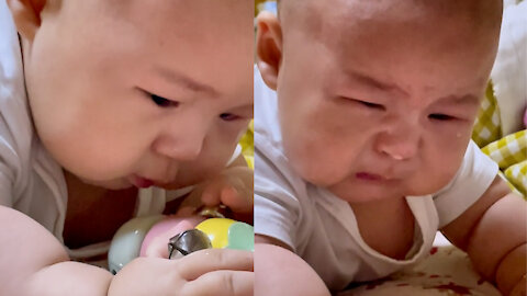 What's so cute about kids laughing! Crying is the cutest! ! Hahahaha