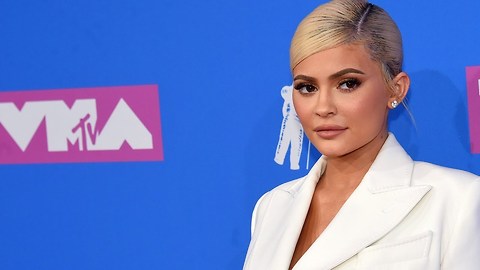 Why Did Kylie Jenner Walk The Red Carpet WITHOUT Travis Scott?! | 2018 MTV VMA Awards