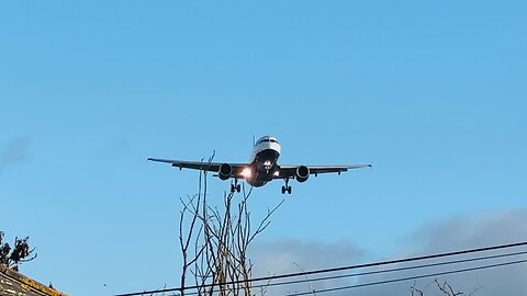 plane landing at Heathrow Airpor