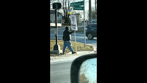 Guy at Stoplight Shares Opinion of Vladimir Putin on Sign