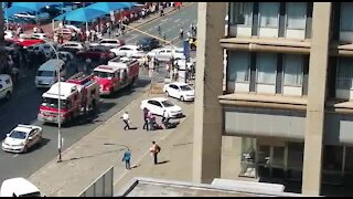 Firefighter falls from burning government building in Joburg CBD (EVg)