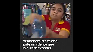 Cliente expuso a trabajadora de una tienda Oxxo en México