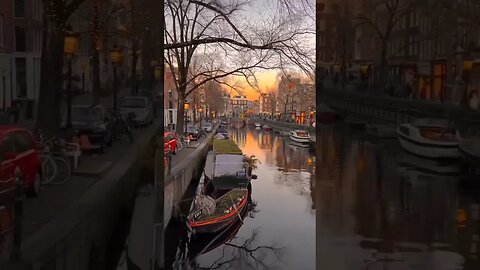 The best time to walk around the center of Amsterdam is at the beginning of twilight.