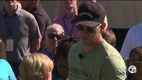 Mark Wahlberg gathers friends for celebrity golf invitational, raising $1.5M for kids