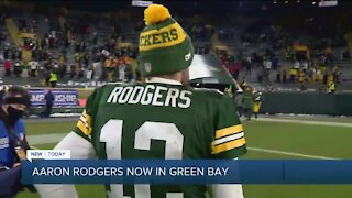 Aaron Rodgers arrives in Green Bay