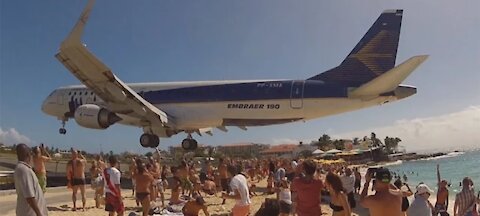 Airplane low pass! St.Maarten, Maho beach..