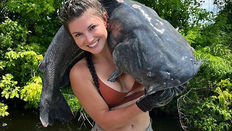 Catfish Noodling: Grabbing a HUGE 54lb Bluecat that was stuck on Gavin’s foot!