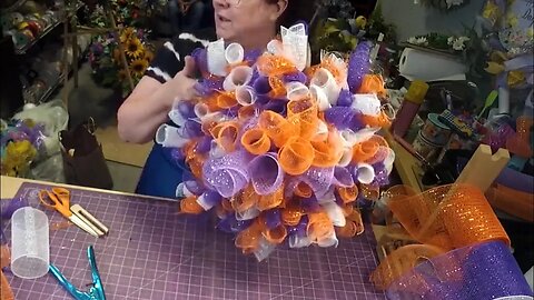 Flower Door Hanger with Dollar Tree Mesh |Hard Working Mom |How to