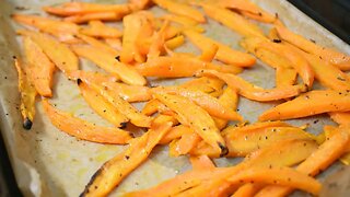 Juicy and Flavourful Baked Sweet Potato Fries: Vegan and Gluten-Free!