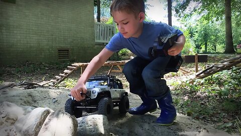 Axial SCX10 On The Backyard Trail Course - Pull-Pal To The Rescue!