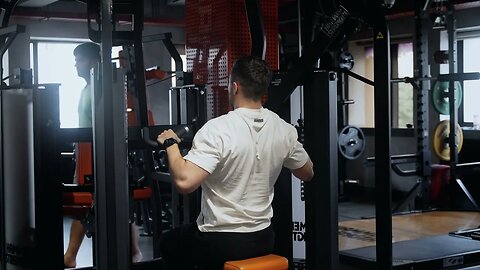 Upper Back Iso-Lateral Pulldown Hammer Strength Machine