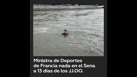 Ministra de Deportes de Francia nada en el Sena a 13 días de los JJ.OO.