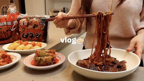 vlog ㅣ Welcoming winter with hot beef rice pot 🍜 pan-fried battered oysters, cheese pork cutlets,