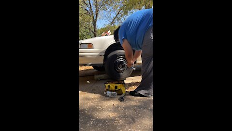 Tulsa Celebrity changing his own brakes