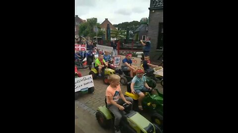 De kinderen doen mee met de boeren protesten