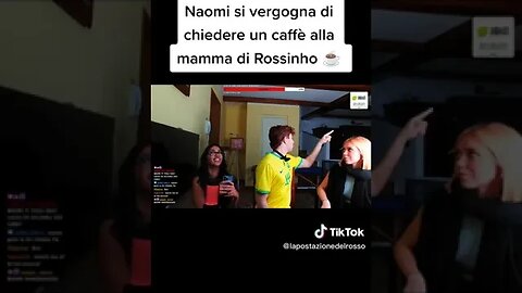 NAOMI DE CRESCENZO SI VERGOGNA DI CHIEDERE UN CAFFE ALLA MAMMA DELL ROSSO #short #shorts