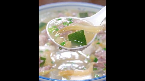 Mustard mustard, winter melon and meat slices soup,