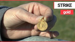 Metal detectorist discovered an Anglo Saxon gold pendant