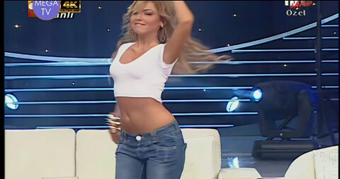 Hadise - Dum Tek Tek (Live 2009)