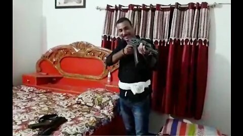 A man have two gun in her home || viral boy || #viral #gun