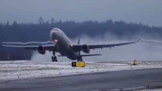 Imagens hipnotizantes de aviões em câmera lenta