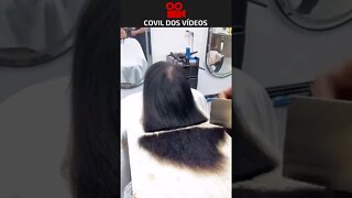 cortando o cabelo com facão