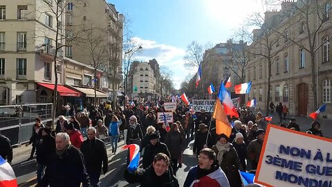 Manifestation, marche pour la paix au départ de Port Royal à Paris le 26/02/2023 - Vidéo 3