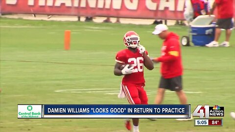 Chiefs ease RB Damien Williams back in at training camp