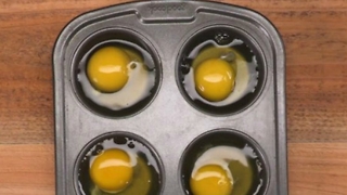 How to Make Poached Eggs in a Muffin Tin