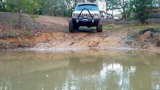 Jeep Cherokee XJ Hits Mud Puddle!