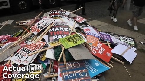 Placards returned after TUC 'Cost of Living rally' | PARLIAMENT SQUARE | 18th June 2022