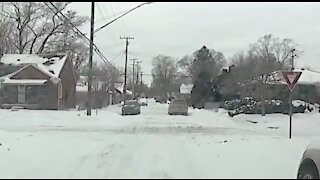 Detroit working to plow more than 2,400 miles of roads within 24 hours