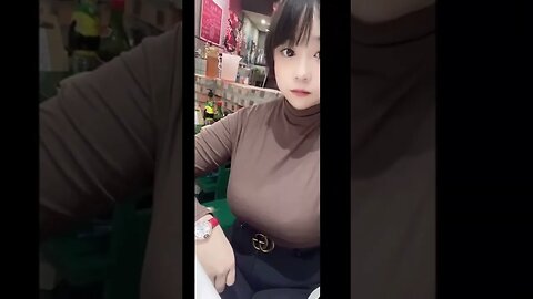 Big Breasted Chinese Girl Reveals Herself