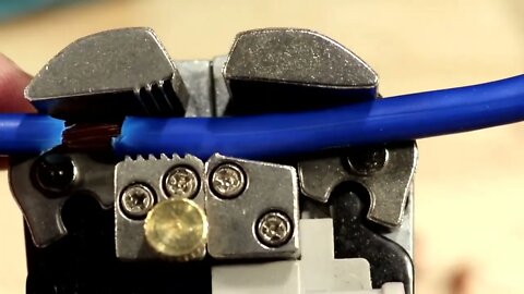 AWESOME IDEA HOW TO TWIST ELECTRIC WIRE TOGETHER